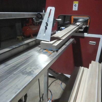 PLC التحكم WPC PVC جوفاء الباب الإطار الشخصي آلة بثق