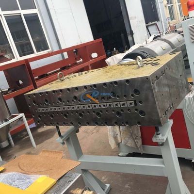 خط إنتاج لوحة الباب الجوف SJSZ80 WPC PVC